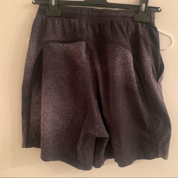 Lululemon Men’s Running Shorts Gray Space Speckled Design 7” Inseam - Picture 2 of 4